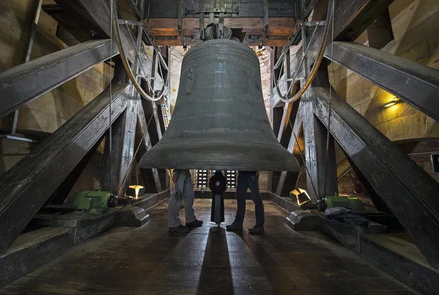 Workers inspect the material during the annual planned maintenance of the Gloriosa bell in the Mariendom (Cathedral of Mary) in Erfurt, central Germany, Wednesday, September 13, 2017. The Gloriosa is the largest freely swinging medieval bell in the whole world. The tulip-shaped bell is 2,57 meters in diameter, 2,47 meters high and weighs 11,450 kilograms. (Photo by Jens Meyer/AP Photo)