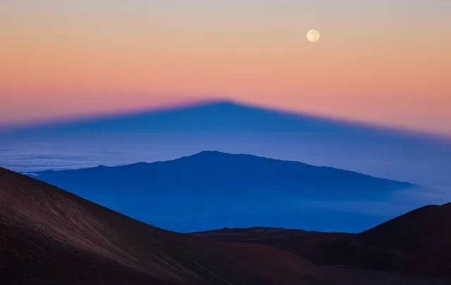 “Parallel Mountains”. The shadow of Manua Kea, the highest peak in the state of Hawaii, is projected by the rising sun over the volcano, Hualalai, whilst the full moon soars above them, higher again. (Photo by Sean Goebel/Royal Observatory Greenwich’s Astronomy Photographer of the Year 2016/National Maritime Museum)