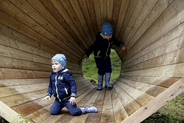 Children play in the wooden megaphone in the forest near Pahni village, Estonia, September 28, 2015. (Photo by Ints Kalnins/Reuters)
