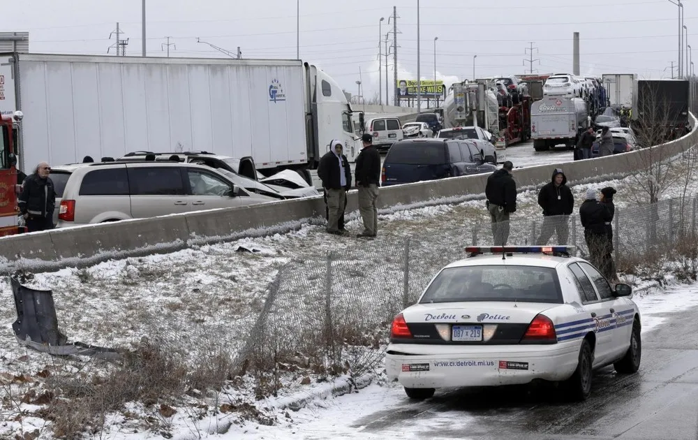 Three Dead in Multi-Vehicle Crash in Detroit