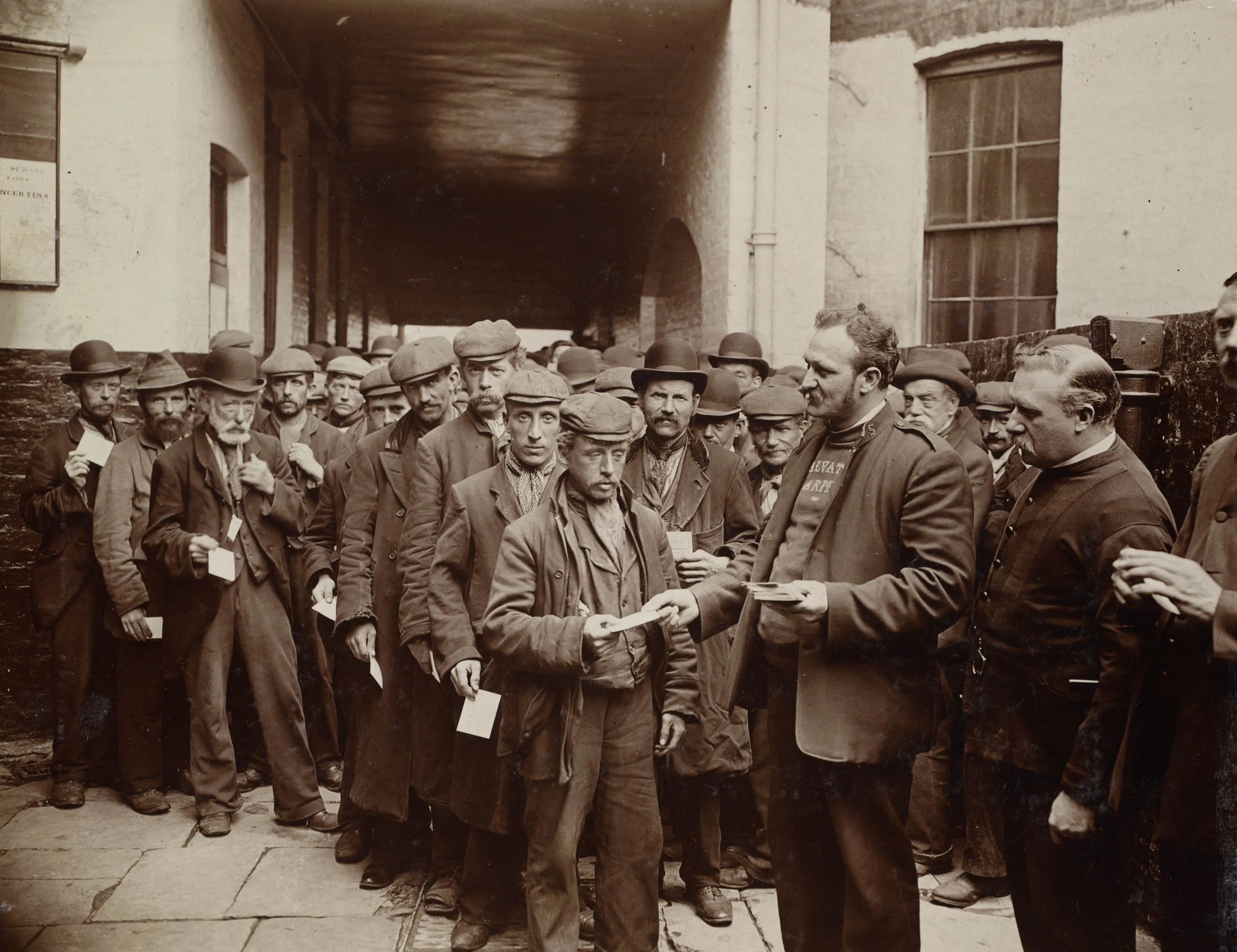Жизнь рабочих 19 века. Лондон 1902. Пролетариат в начале 20 века. Джек Лондон Восточный Лондон 1902 года. Фото Ист энд Лондон 1902 год.