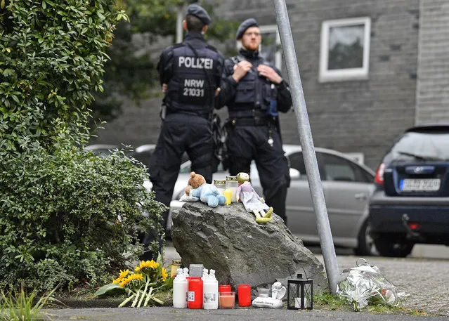 People brought flowers and candles to an apartment building, where five dead children were found in Solingen, Germany, Friday, September 4, 2020. Police say five young children have been found dead on Thursday at the apartment in Solingen, their mother is suspected of killing them. Police said the children's 27-year-old mother later jumped in front of a train in Duesseldorf and was taken to a hospital with injuries. Only one child of the mother survived, who was send to his grandmother before. (Photo by Martin Meissner/AP Photo)