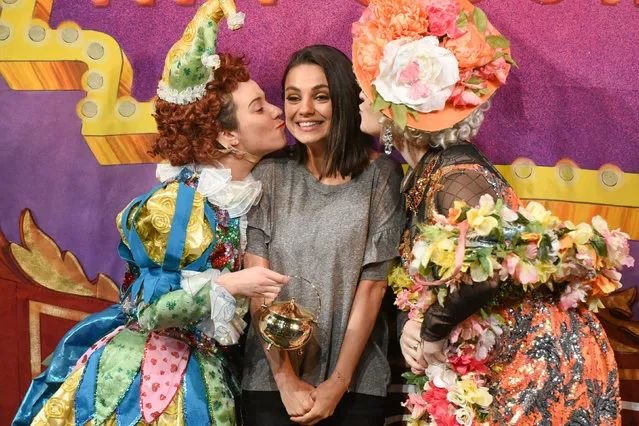 Actress Mila Kunis gets a kiss from a theatrical performer as she receives the Hasty Pudding Theatricals 2018 Woman of the Year pudding pot at Harvard University in Cambridge, Massachusetts, U.S., January 25, 2018. (Photo by Faith Ninivaggi/Reuters)