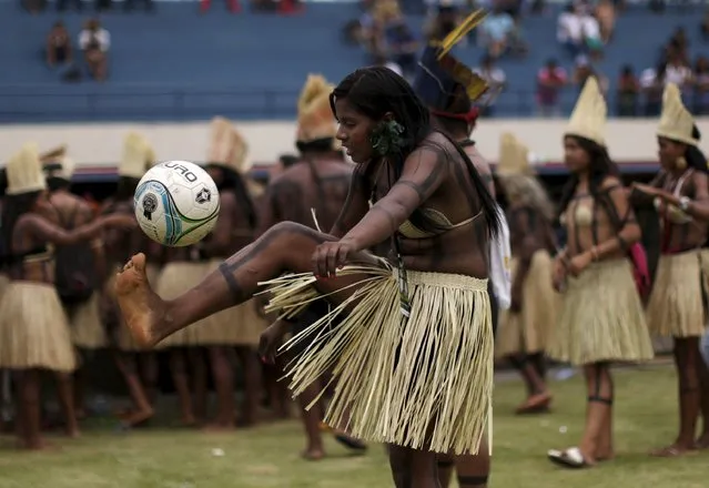 An indigenous woman from the Xerente tribe controls the ball before a soccer match against Pataxo indigenous tribe in the I World Games for Indigenous People in Palmas, Brazil, October 23, 2015. (Photo by Ueslei Marcelino/Reuters)