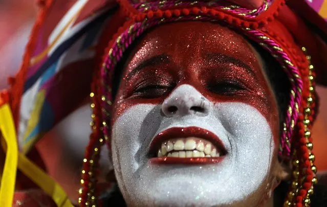 A reveler from Imperatriz Leopoldinense samba school performs during the second night of the carnival parade at the Sambadrome, in Rio de Janeiro, Brazil on February 21, 2023. (Photo by Ricardo Moraes/Reuters)