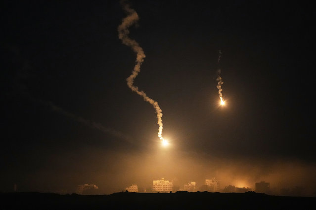 Flares drift over the Gaza Strip illuminates the nigh sky, as seen from southern Israel, Tuesday, October 7, 2025. (Photo by Ohad Zwigenberg/AP Photo)