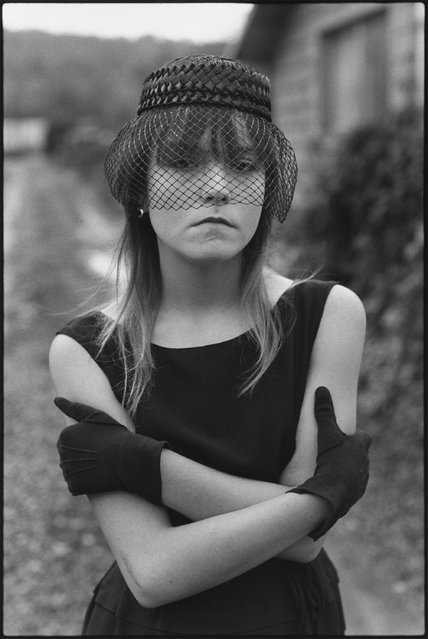 Mary Ellen Mark was an American photographer known for her photojournalism / documentary photography, portraiture, and advertising photography. She photographed people who were "away from mainstream society and toward its more interesting, often troubled fringes". Here: Tiny in her Halloween costume, Seattle, Washington, 1983. (Photo by Mary Ellen Mark)