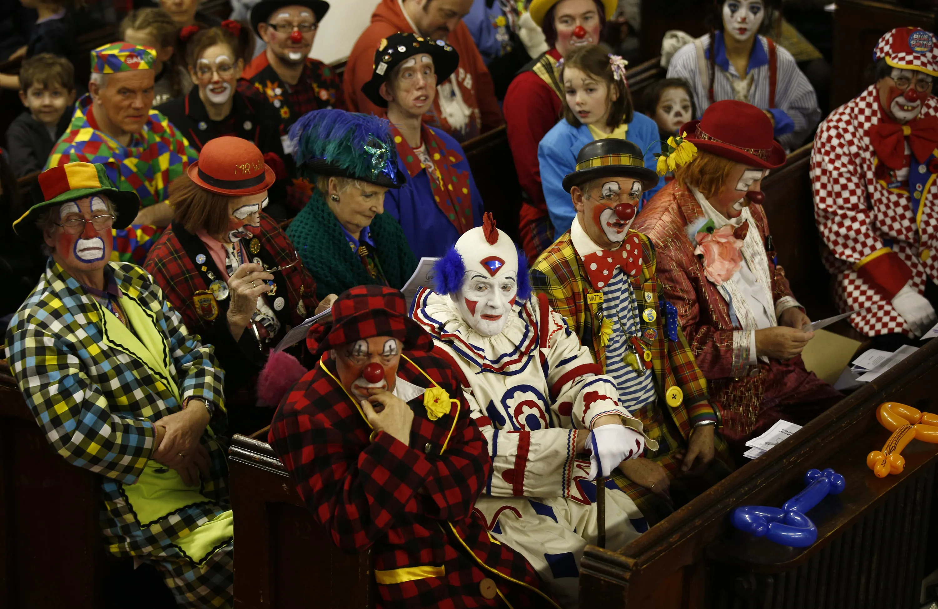 Марш клоунов. Верховная рада Украины клоуны. Толпа клоунов. Клоуны в политике. Собрание клоунов.