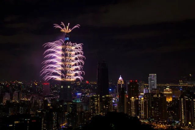 Fireworks and light effects illuminate the night sky from the Taipei 101 skyscraper during New Year's Eve celebrations in Taipei, Taiwan, 01 January 2017. This year's cross-year celebration for the first time uses fireworks combined with light show displaying special effects around the building.An estimated cost of the show is around 45 million Taiwan dollars (1.4 million US Dollars). (Photo by Ritchie B. Tongo/EPA)