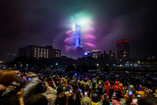 Fireworks and light effects illuminate the night sky from the Taipei 101 skyscraper during New Year's Eve celebrations in Taipei, Taiwan, 01 January 2019. (Photo by Ritchie B. Tongo/EPA/EFE/Rex Features/Shutterstock)