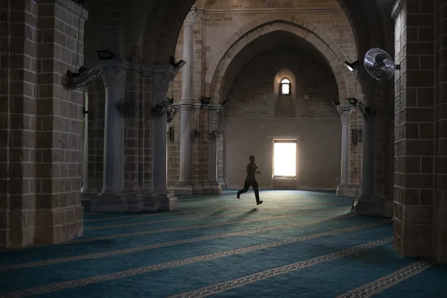 A man runs as he arrives a few minutes late for the afternoon prayer in a mosque in Gaza City, Friday, September 14, 2018. (Photo by Felipe Dana/AP Photo)