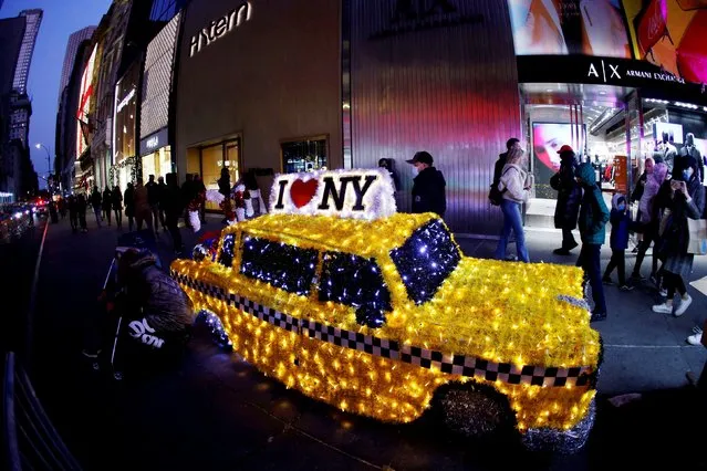 A taxi cab replica made of Christmas lights called “Christmas Cab”, sits on the sidewalk of Fifth Avenue during a holiday season installation while the Christmas spirit arrives to New York City, New York, U.S., December 5, 2021. (Photo by Eduardo Munoz/Reuters)