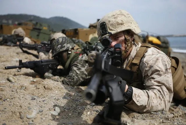 U.S. and South Korean marines participate in a U.S.-South Korea joint landing operation drill in Pohang March 31, 2014. (Photo by Kim Hong-Ji/Reuters)