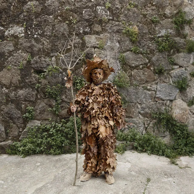 In this April 1, 2017 picture a man dressed as a “Trapajon” and representing a natural entity poses for a picture before a traditional Spanish mask gathering in the small village of Casavieja, Spain. Every spring they come from towns across central and northwestern Spain, clad in elaborate costumes – some as trees, others as bears, still others as monsters who could have emerged from some sort of fever dream. (Photo by Daniel Ochoa de Olza/AP Photo)
