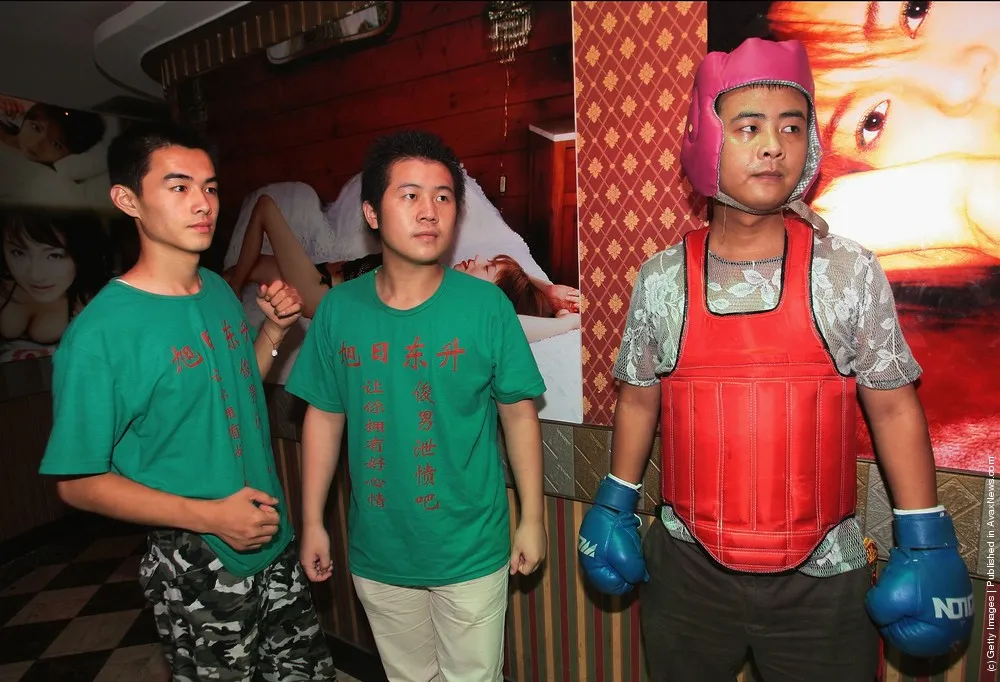 Bar in China Allows Stressed out Customers to Beat Up Staff