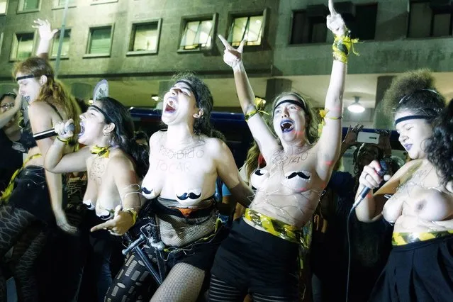 An artistic group perform during a protest against rape and violence against women in Rio de Janeiro, Brazil, June 1, 2016. (Photo by Paulo Campos/Estadão Conteúdo)