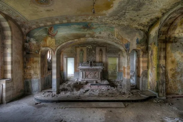 Ecclesia Colorosus – Abandoned chapel with beautiful colors. (Photo by Niki Feijen)