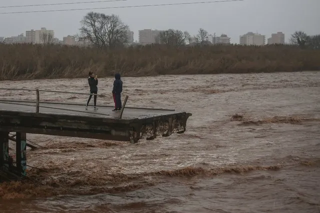 Two people take snapshots atop of a collapsed bridge in Malgrat, near Barcelona, Spain, Wednesday, January 22, 2020. Since Sunday the storm has hit mostly eastern areas of Spain with hail, heavy snow and high winds, while huge waves smashed into towns on the Mediterranean coast and nearby islands of Mallorca and Menorca. (Photo by Joan Mateu/AP Photo)