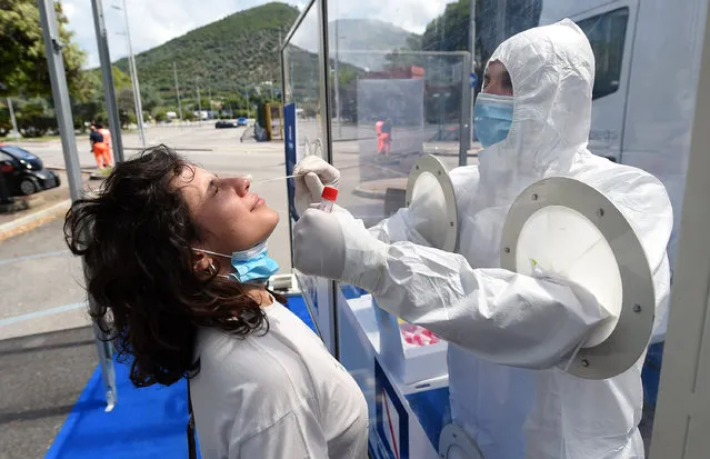 To preserve students' health, teachers are getting tested for Covid-19 on June 09, 2020 in Salerno, Italy. The whole country is returning to normality after more than two months of a nationwide lockdown meant to curb the spread of Covid-19. (Photo by Francesco Pecoraro/Getty Images)