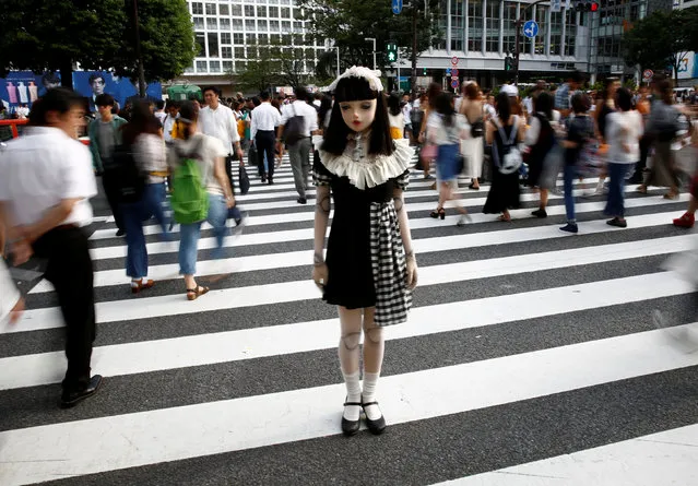 Lulu Hashimoto, a “living doll” model, poses on a crossroads in central Tokyo, Japan August 23, 2017. (Photo by Kim Kyung-Hoon/Reuters)