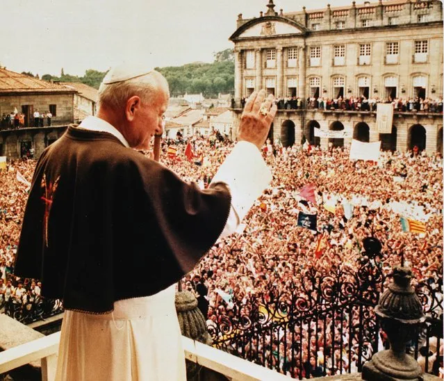 Pope John Paul II blesses the crowd on the steps of the Santiago Cathedral in Santiago de Compostela on the first day of his three-day trip to Spain, August 19, 1989.  (Photo by Arturo Mari/AP Photo)