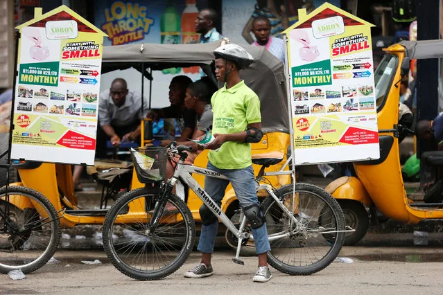 A man advertises property during a street marketing campaign in Ikeja district in Nigeria's commercial capital Lagos September 2, 2016. (Photo by Akintunde Akinleye/Reuters)