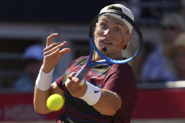 Britain's Jack Draper hits a return to Australia's Alexei Popyrin during their men's singles match at the Queens Club grass court tennis championships in London, Wednesday, June 18, 2025. (Photo by Joanna Chan/AP Photo)