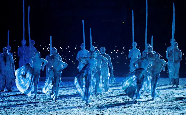 Artists perform during the opening ceremony of the 2018 Gold Coast Commonwealth Games at the Carrara Stadium on the Gold Coast, Australia on April 4, 2018. (Photo by Jeremy Lee/Reuters)