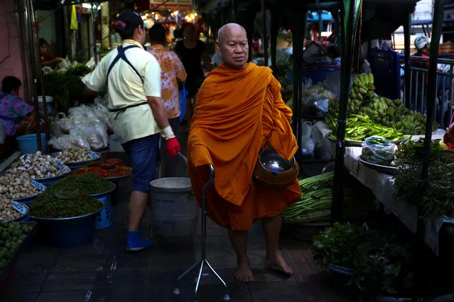 A buddhist monk walks at a market in Bangkok, Thailand, September 27, 2016. (Photo by Athit Perawongmetha/Reuters)