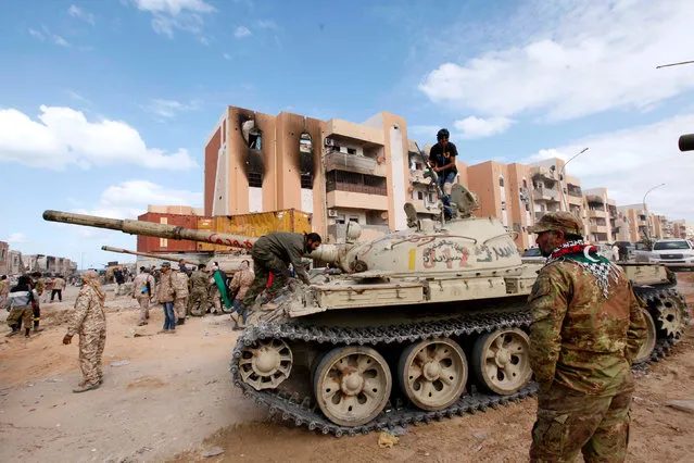 Fighters of Libyan forces allied with the U.N.-backed government gather as they advance against Islamic State holdouts in Ghiza Bahriya district in Sirte, Libya December 1, 2016. (Photo by Ismail Zitouny/Reuters)