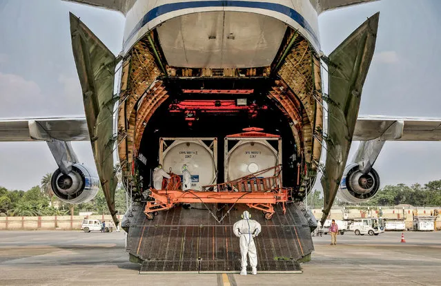 Crew members of the Antonov An-124 Ruslan plane prepare to unload Linde tankers after they arrived from abroad to help with coronavirus disease (COVID-19) crisis, at Netaji Subhas Chandra Bose International Airport (NSCBIA) in Kolkata, India, May 2, 2021. (Photo by Rupak De Chowdhuri/Reuters)