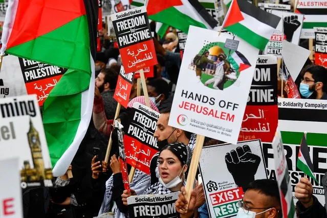 Pro-Palestinian demonstrators attend a protest following a flare-up of Israeli-Palestinian violence, in London, Britain on May 11, 2021. (Photo by Toby Melville/Reuters)