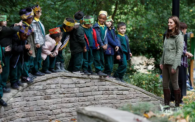 Katherine, Duchess of Cambridge says her goodbyes to children after visiting the Sayers Croft Forest School in London, Britain, October 2, 2018. (Photo by Peter Nicholls/Reuters)