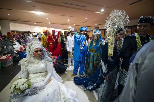 Some 150 Indonesian couples prepare to take part in a mass wedding in Surabaya, Indonesia on December 21, 2016. The event was put on by the provincial social department. (Photo by Juni Kriswanto/AFP Photo)