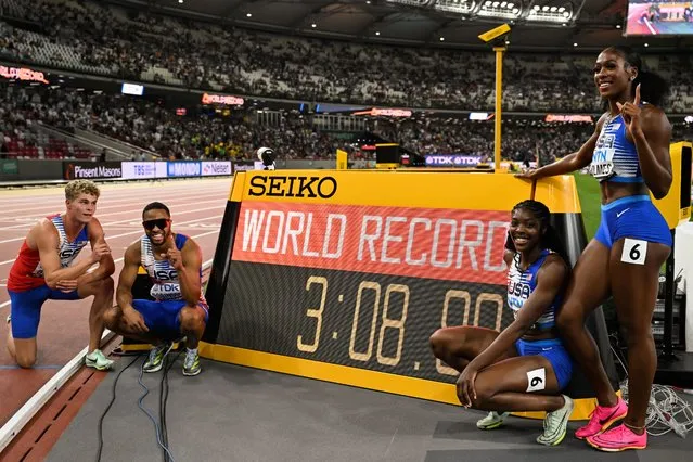 The US team of (L-R) Matthew Boling, Justin Robinson, Rosey Effiong and Alexis Holmes pose next to their new world record time after their victory in the mixed 4x400m relay final during the World Athletics Championships at the National Athletics Centre in Budapest on August 19, 2023. (Photo by Kirill Kudryavtsev/AFP Photo)