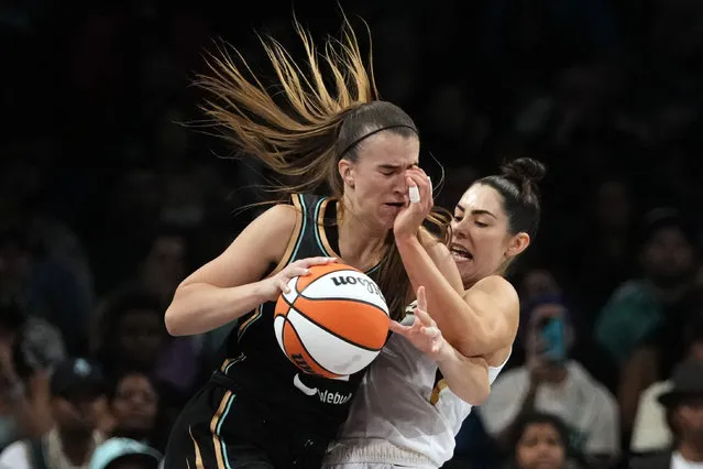 Las Vegas Aces' Kelsey Plum, right, defends New York Liberty's Sabrina Ionescu during the second half in Game 4 of a WNBA basketball final playoff series Wednesday, October 18, 2023, in New York. The Aces won 70-69. (Photo by Frank Franklin II/AP Photo)