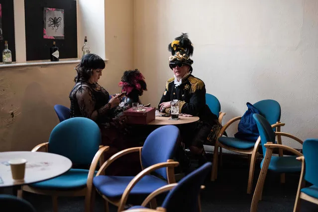 Steampunk enthusiasts enjoy a drink in Haworth Village Hall as they attend the sixth annual Haworth Steampunk Weekend in Haworth, northern England on November 25, 2018. (Photo by Oli Scarff/AFP Photo)