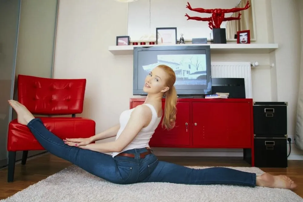 Meet the World's Most Flexible Woman Julia Gunthel aka Zlata.