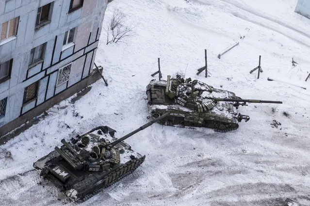 Ukrainian tanks stand in the yard of an apartment block in Avdiivka, eastern Ukraine, Wednesday, February 1, 2017. Heavy fighting around government-held Avdiivka, just north of the rebel-stronghold city of Donetsk, began over the weekend and persisted into early Wednesday. The Contact Group called for the opposing sides to cease fire and urged them to pull back their heavy weapons by the end of the week. (Photo by Evgeniy Maloletka/AP Photo)