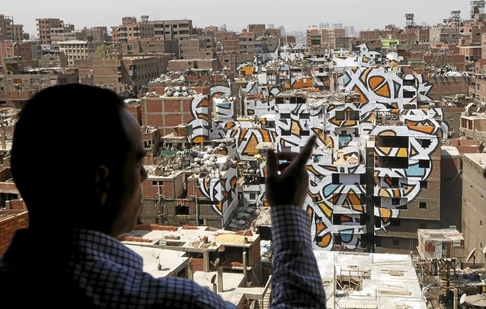 Artist Transforms Buildings in Cairo's “Garbage City”