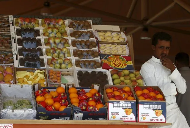 A Saudi vendor sells fruits in Riyadh, Saudi Arabia April 25, 2016. (Photo by Faisal Al Nasser/Reuters)