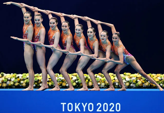 China's artistic swim team poses before their performance at the Tokyo 2020 Olympics in Women's Team Free Routine Final at Tokyo Aquatics Centre in Tokyo, Japan on August 7, 2021. (Photo by Marko Djurica/Reuters)