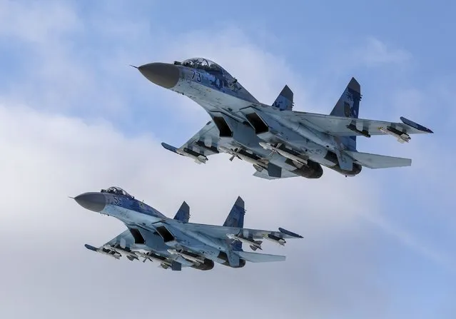 Su-27 fighter jets fly above a military base in the Zhytomyr region, Ukraine, on December 6, 2018. Ukraine's President Volodymyr Zelenskyy has made a “desperate” plea to the United States to help Kyiv get more warplanes to fight Russia's invasion. (Photo by Mikhail Palinchak, Presidential Press Service via AP Photo)