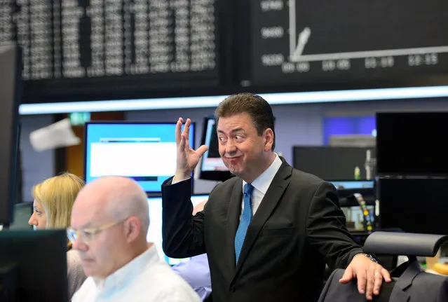 Analyst Robert Halver (C) reacts at the Frankfurt Stock exchange the day after a majority of the British public voted for leaving the European Union on June 24, 2016 in Frankfurt am Main, Germany. Many prominent corporate CEOs and leading economists have warned that a Brexit would have strongly negative consequences for the British economy and repercussions across Europe as well. (Photo by Thomas Lohnes/Getty Images)