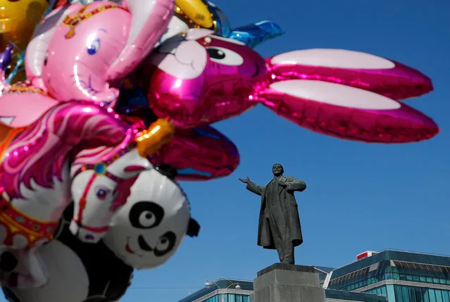 A monument to Lenin forms the backdrop to City Day celebrations in Yekaterinburg, Russia on August 19, 2017. (Photo by Maxim Shemetov/Reuters)