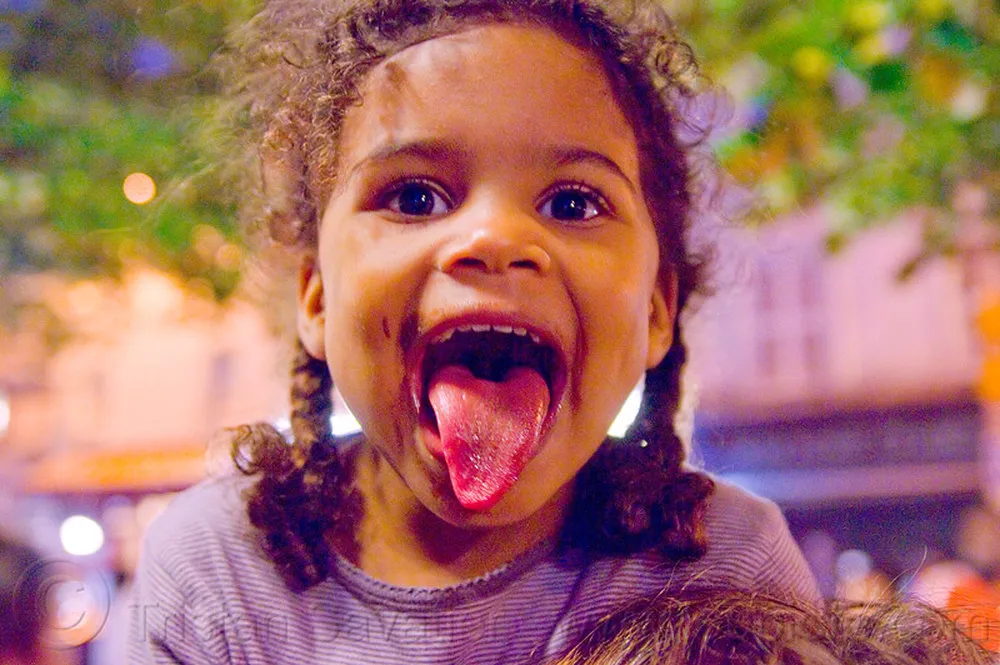 Cute ebony. Tongue девочка. Рот девочки из школы. Маленька дівчинка tongue out.