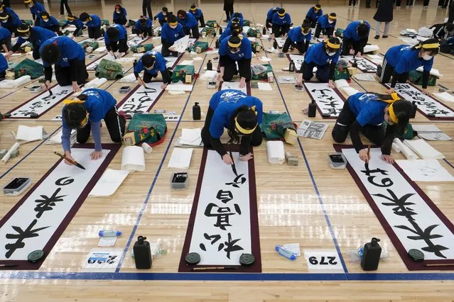 Participants take part in the annual New Year calligraphy contest at Nippon Budokan hall in Tokyo on January 5, 2023. (Photo by Kazuhiro Nogi/AFP Photo)