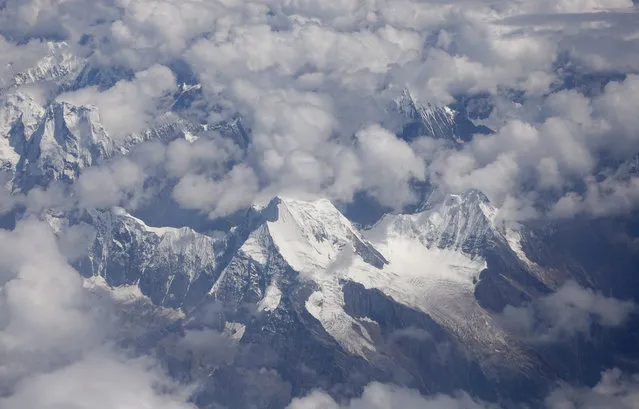 An aerial view from a plane of the snow capped mountains over the Tibet Autonomous Region of China, 09 September 2016. Known as the “Roof of the World” with an average elevation of 4,900 metres, Tibet, or the Tibet Autonomous Region of China, is home to some of the world's highest and largest mountains and plateaus. (Photo by How Hwee Young/EPA)