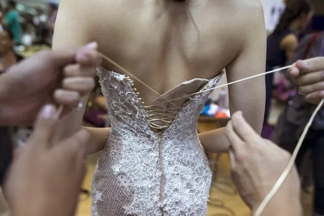 Contestant Satsuki of Japan prepares backstage before the final show of the Miss International Queen 2015 transgender/transsexual beauty pageant in Pattaya, Thailand, November 6, 2015. (Photo by Athit Perawongmetha/Reuters)