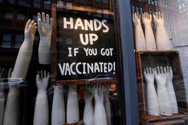 A sign in a store reads “Hands up if you got vaccinated” amid the coronavirus disease (COVID-19) pandemic in the Manhattan borough of New York City, New York, U.S., January 27, 2021. (Photo by Carlo Allegri/Reuters)